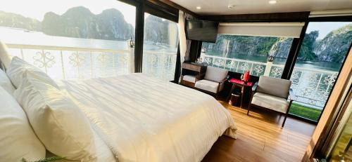 Ha Long Boat Rental | UniCharm Cruise
