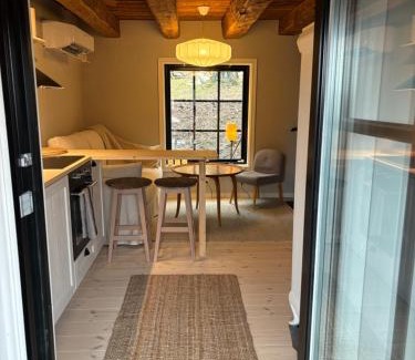 Granna Apartment | Unikt gårdshus i Gränna