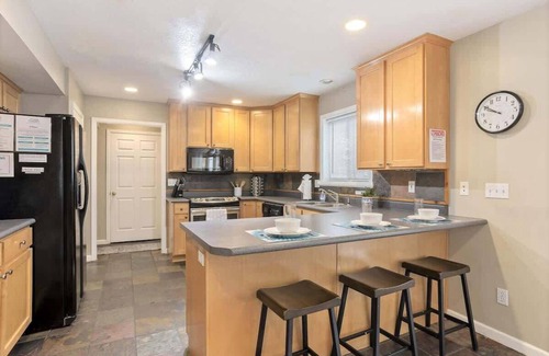 Midvale House | Union Cove 3-Plex in Salt Lake with Hot Tub