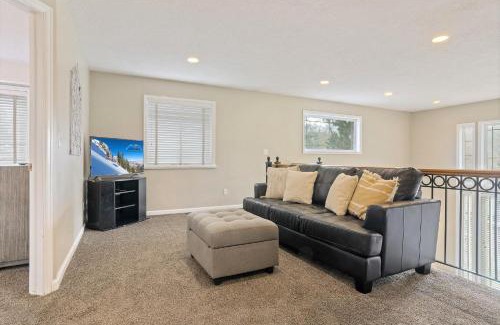 Midvale House | Union Cove 3-Plex in Salt Lake with Hot Tub