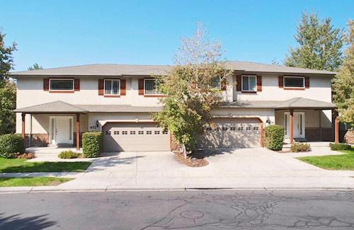 Midvale House | Union Cove 3-Plex in Salt Lake with Hot Tub