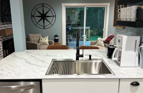Union Pier Cottage | Union Pier cottage tucked in woods, close to all.
