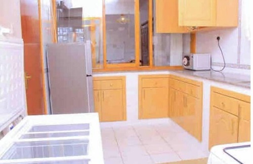 Nairobi Cottage | UNIQUE 2RR, UN BLUEZONE.STANDALONE, MOSS COMPLIANT