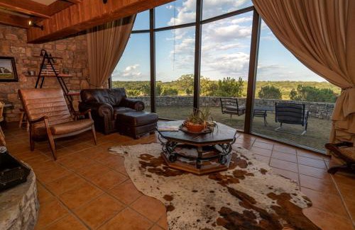 Eldorado House | Unique 360-Degree Views of Texas Hill Country at Circular Stone Cottage Rental