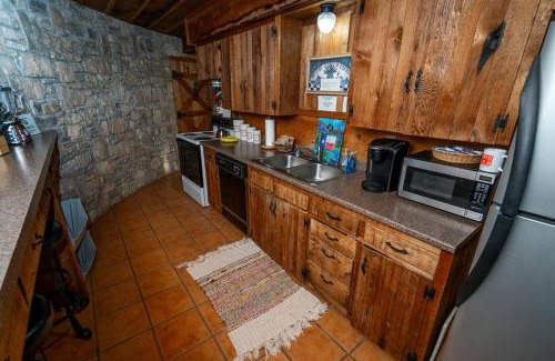Eldorado House | Unique 360-Degree Views of Texas Hill Country at Circular Stone Cottage Rental