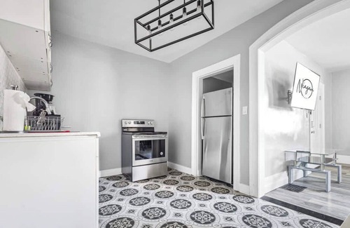Downtown Niagara Falls House | Unique 5BR,3BA minutes from the falls