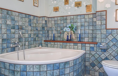 Isola di Capo Rizzuto House | Unique and colorful house with large private garden