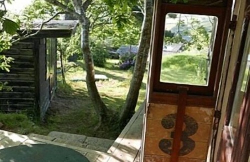 Helford House | Unique and Magnificently Situated 8 acre Waterside Artists' Retreat Carriage