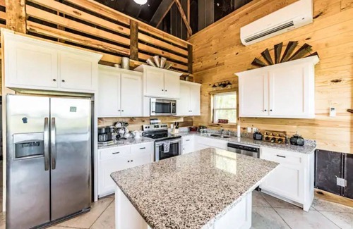 Grant Cabin | Unique and tranquil mountain-side getaway, close to Guntersville Lake.