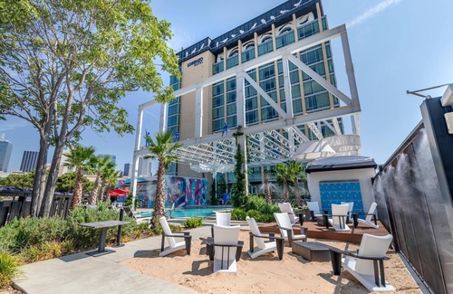 Cedars House | Unique Art Centric Boutique Hotel w/Views of Dallas Skyline and