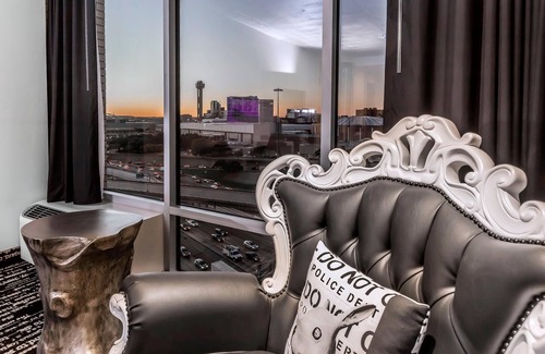 Cedars House | Unique Art Centric Boutique Hotel w/Views of Dallas Skyline and