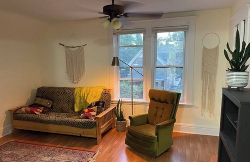 London House | Unique Boho Unit Close to Downtown