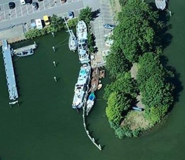 Enkhuizen Boat Rental | Unique cabin at Enkhuizen harbour
