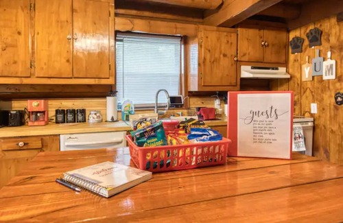 Bearss Plaza House | Unique cabin in the city pool home