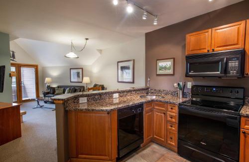 Winter Park Apartment | Unique & Comfortable Zephyr Mountain Lodge Condo with Slope and Continental Divide View condo