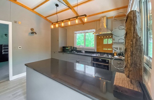 Broughton Mills Ski Chalet | Unique contemporary style one bedroom lodge perfect for a romantic gateway.