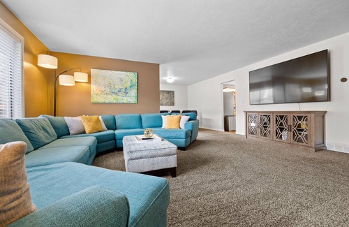 Cottonwood Heights House | Unique Cottonwood Heights home close to the slopes with hottub!