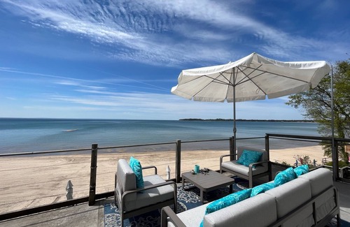 Crystal Beach Cottage | Unique designer beachfront house, 25 min to Niagara Falls