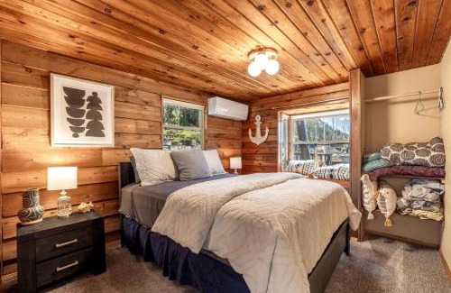 Bayview House | Unique Floating Home on Lake Pend O'reille near Coeur d’Alene, Perfect for a Weekend on the Water