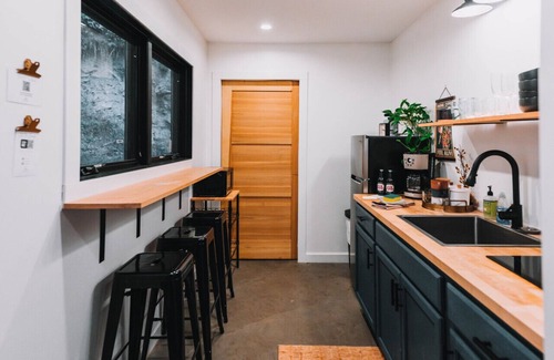 Rogers Apartment | Unique Hot Tub and Deck | Cliffs | Fire Pit | Dogs