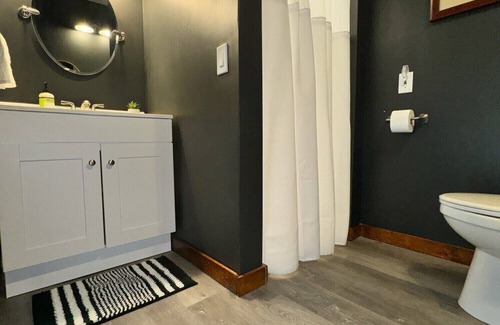 Dellroy Cabin | Unique house with mancave and game room. Wildlife, pet friendly, hot tub, Wi-Fi!