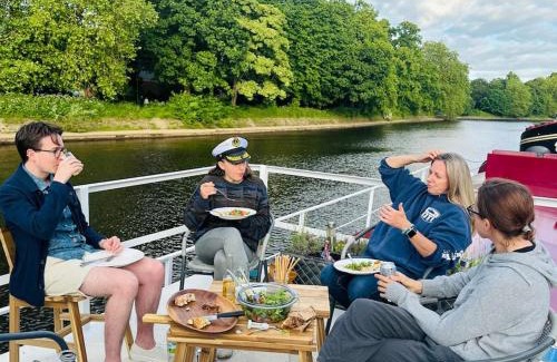 York Boat Rental | Unique Houseboat Experience I Central City Break