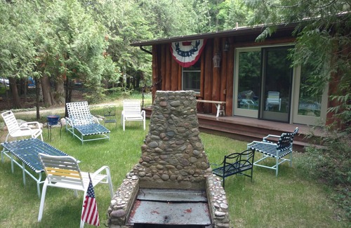 Charlevoix Cottage | Unique log cottage with view of Lake Michigan-pet friendly!