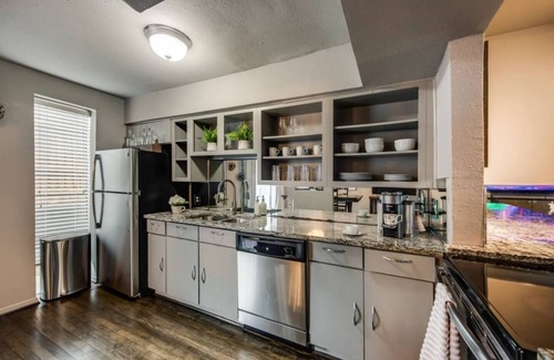 Junius Heights Condo | Unique Lux Condo w/resort pool, hot tub, dry sauna, led therapy bed