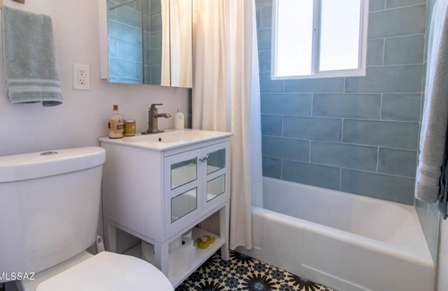 Peter Howell House | Unique Midtown Home close to U of A - Sleeps 6