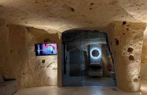 Sasso Caveoso House | Unique Natural Cave Chambers With Modern Comfortable Style,In Downtown Matera