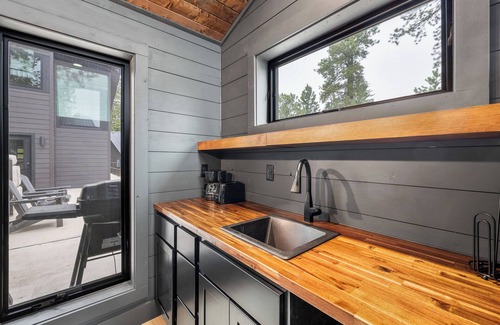 Deadwood Cabin | Unique Open Living New Cabin 2 Miles to Deadwood! 1/4 Mile off Hwy!