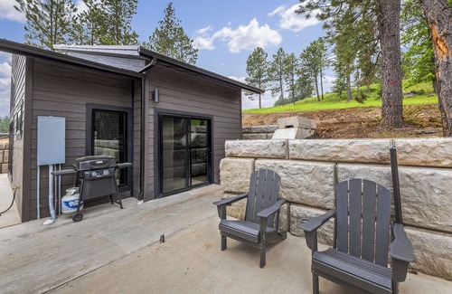 Deadwood Cabin | Unique Open Living New Cabin 2 Miles to Deadwood! 1/4 Mile off Hwy!