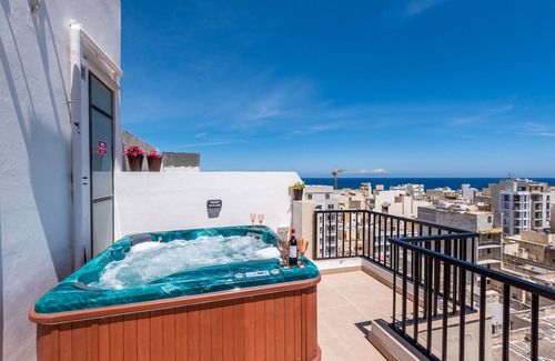 Bugibba Apartment | Unique Penthouse with Hot Tub (SPA/Jacuzzi) in Bugibba, 1 bedroom with nice view