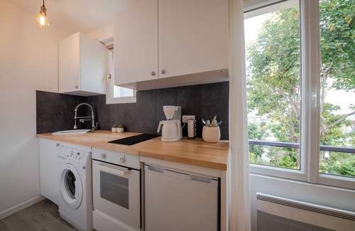 Clignancourt Apartment | Unique romantic 1Br apt. View over Paris‘ Skyline CHE
