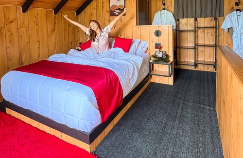 Monterrey Cabin | Unique romantic cabin with hot tub surrounded by forest (ideal for couples)