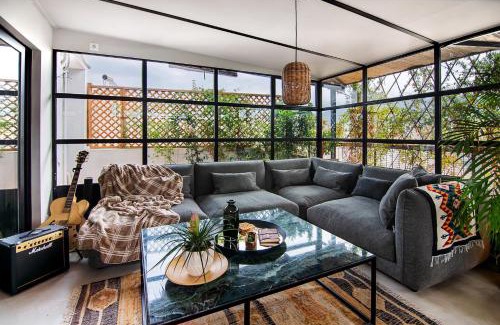 Ampelokipoi Apartment | Unique solar penthouse with jacuzzi and sauna in central Athens