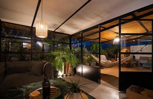 Ampelokipoi Apartment | Unique solar penthouse with jacuzzi and sauna in central Athens