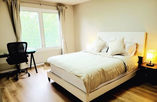 Whitby House | Unique Spacious House Close to 401/Downtown