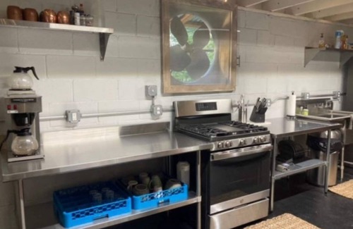 Springdale Apartment | Unique stay in a vintage gas station