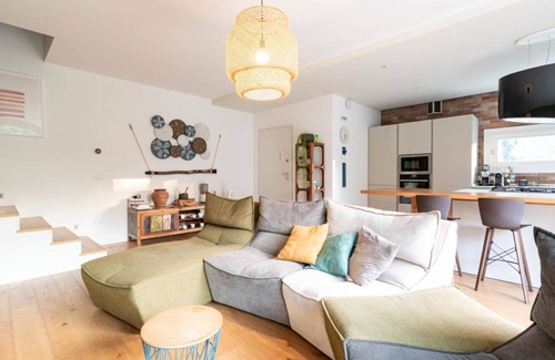 Noventa Padovana Villa | Unique villa in a quiet residential neighborhood, just 15 minutes by car from Padova, where you can enjoy the right relaxation away from city life.Ideal for couples or families and for business trips, it is perfect for 4 guests, bright and spacious, with