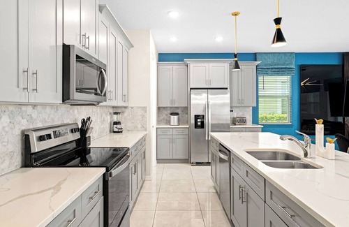 Four Corners House | Unique Villa w/Toy & Kids' Lab Themed BRs, Theater & Game Loft - Near Top Parks