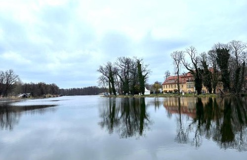 Oberhavel Boat Rental | Unique Water Stay Tiny Hausboot für 2 Personen