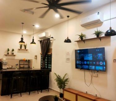 Serom House | Unit 01 Homestay Private pool & Netflix Muar