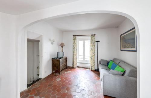 Notre Dame Apartment | Unit 015 Notre Dame (Ursins n°2)