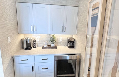 Northeast Virginia Beach Apartment | Unit 1401 - 14th Floor Luxury Condo Private Haven!
