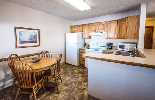 Red Lodge Condo | Unit #2 Cozy 2 Bed/2 Bath Condo on Golf Course with Hot tub/Sauna/Pool