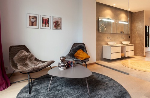 Dieweg Apartment | Unit 3 - Modern Smart Home Triplex Private Garden & Parking