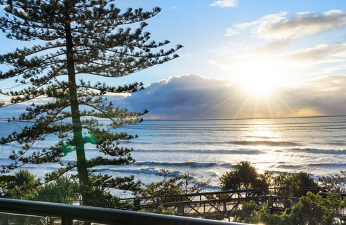 Coolum Beach Apartment | Unit 5 'Phoenix Apartments'