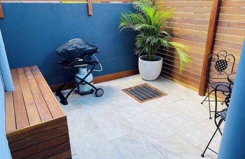 Huskisson Apartment | Unit 6 - Modern Studio Huskisson main street By Nautilus Apartments Jervis Bay