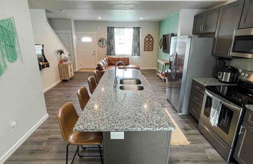 Spokane Apartment | UNIT A · Downtown 3/2, garage, private yard, walk to arena!